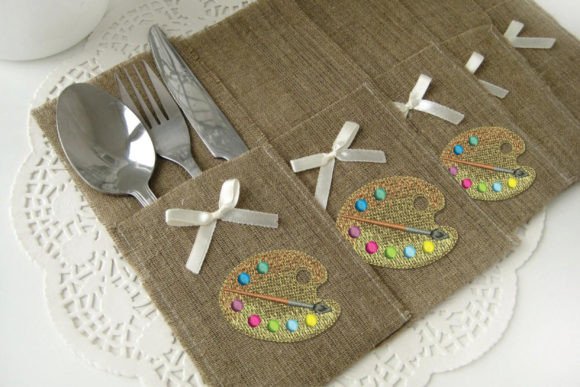 Palette with Paints for Artists: A Hybrid Tool for Embroidery
